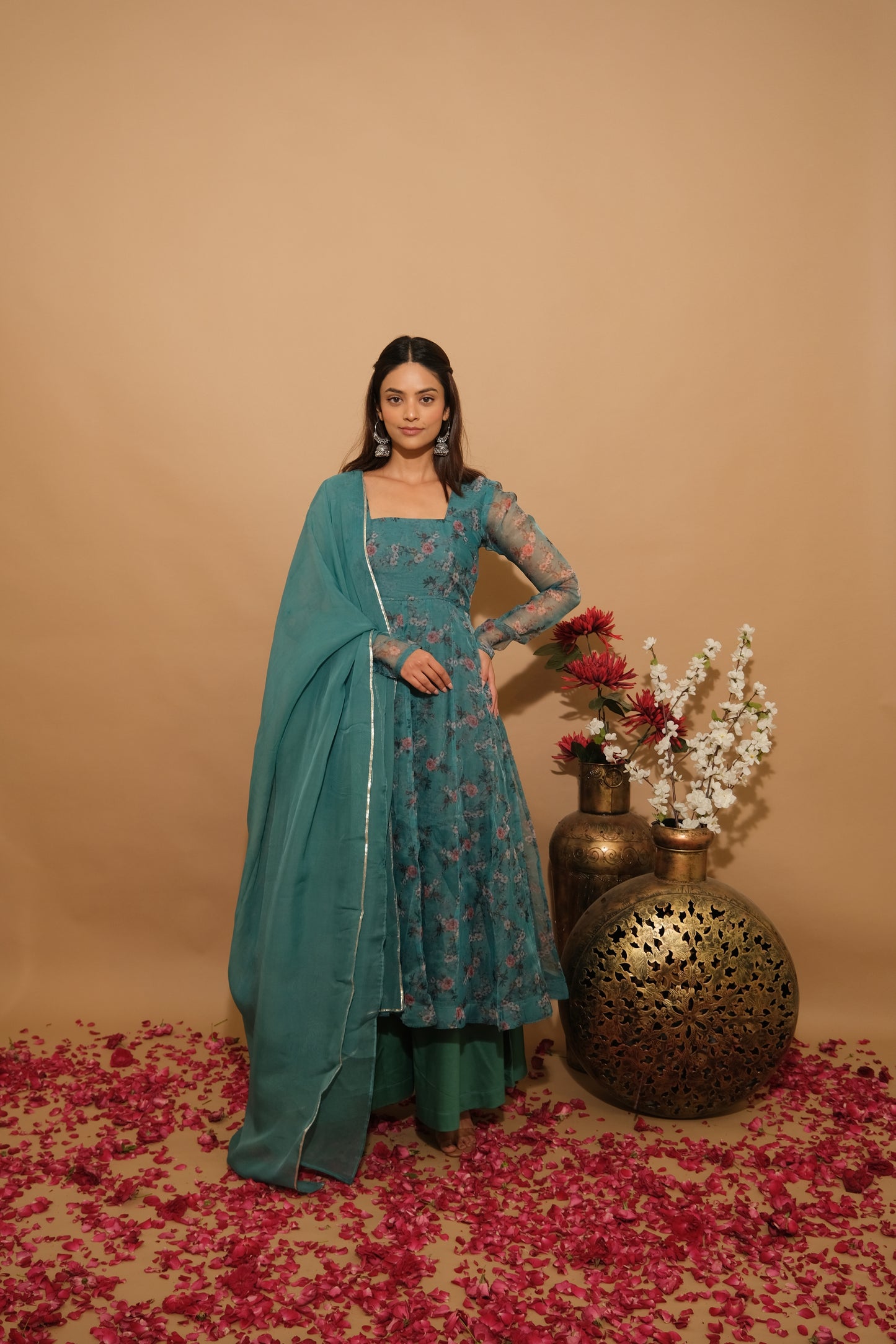 Arajkaro Aarvaya Suit Set