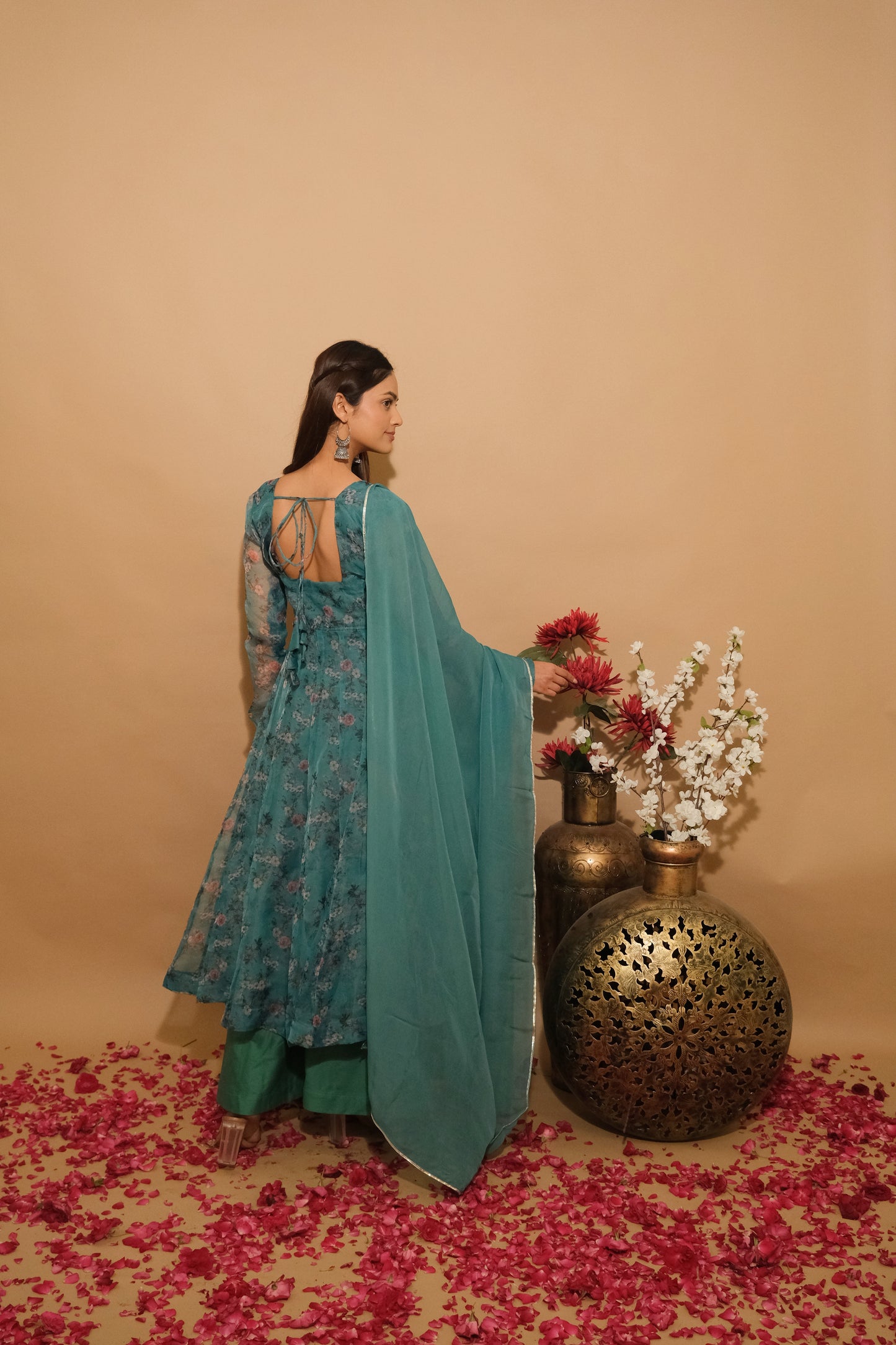 Arajkaro Aarvaya Suit Set