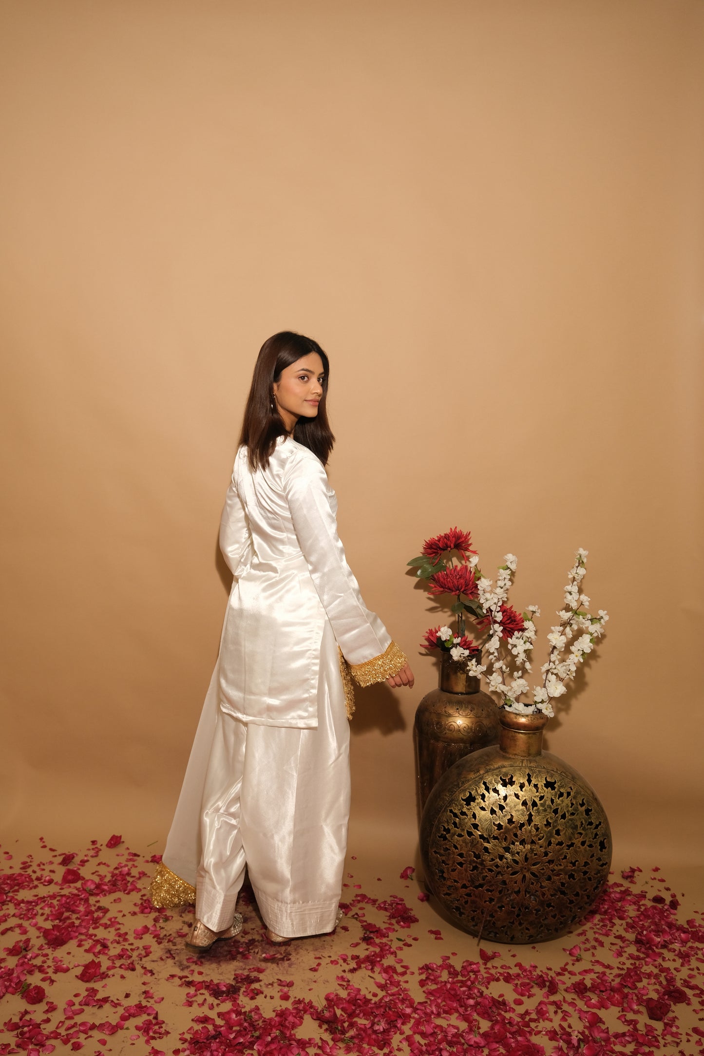 Arajkaro Veloriya Farsi Salwar Set