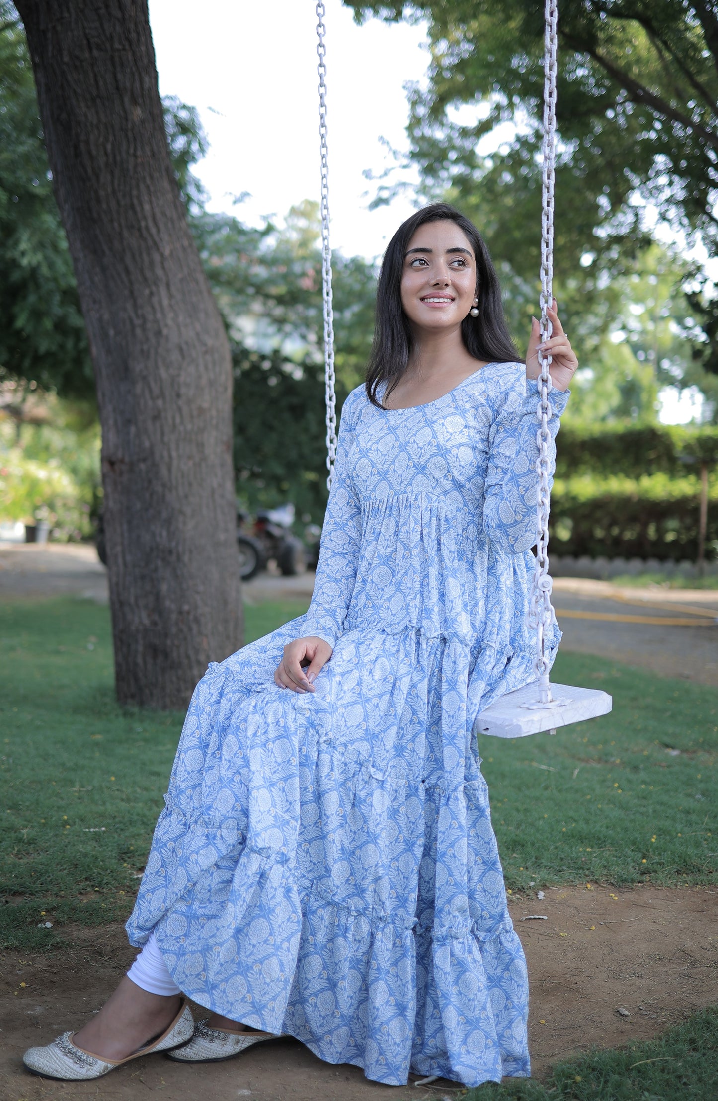 ARAJKARO VAMA BLUE SUIT SET