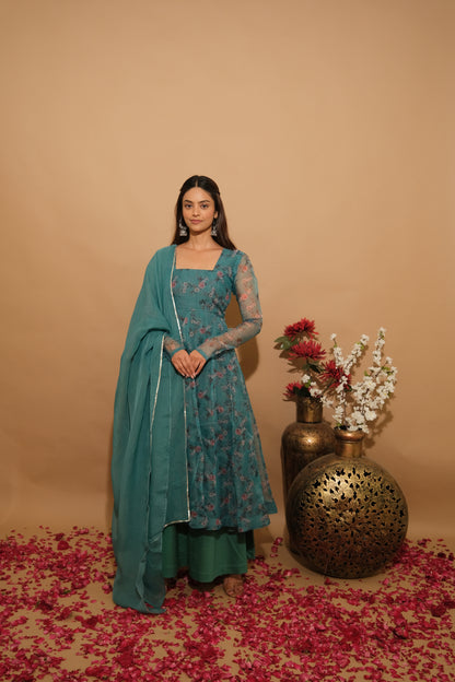Arajkaro Aarvaya Suit Set