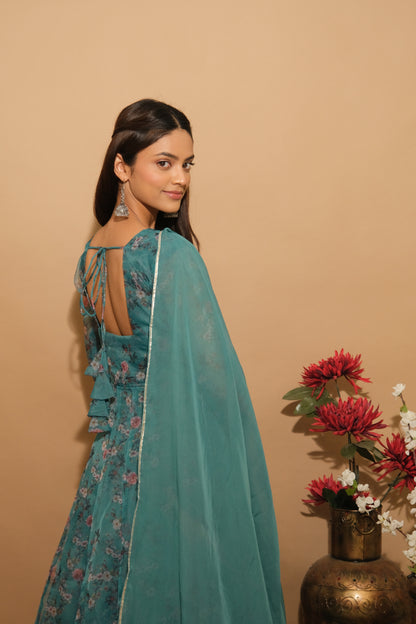 Arajkaro Aarvaya Suit Set