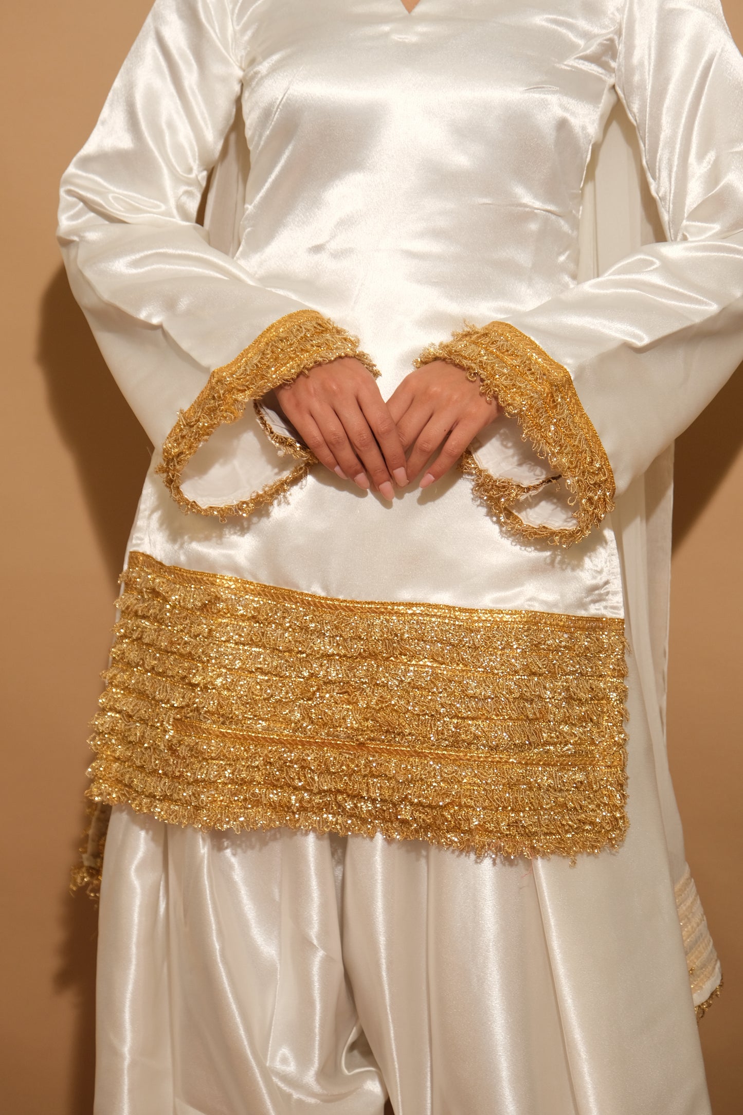 Arajkaro Veloriya Farsi Salwar Set